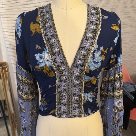Free People Tops - Adorable free People flowy top perfect condition